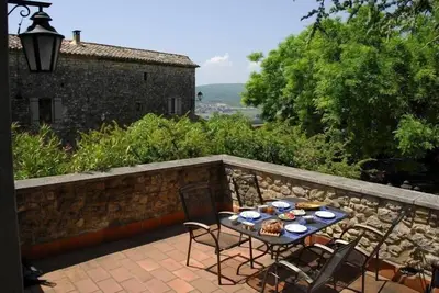 Image de Duplex lumineux avec terrasse et belle vue, dans la petite ville de Cornillon entourée de vignobles