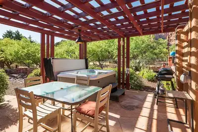 Private Setting, Hot Tub! Surrounded by National Forest, Beautiful Views,