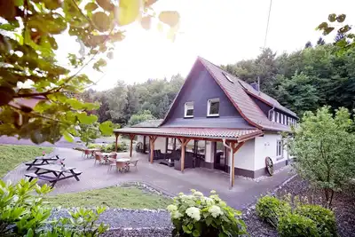 Image de Grosses Ferienhaus für 2 Familien mit Sauna, Whirlpool, Kino, Bar und Billard