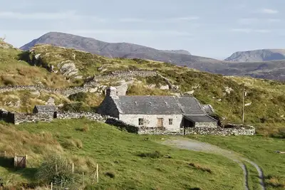 Image de Rhyd-Yr-Eirin, spectacular Snowdonia cottage in mountains by the sea