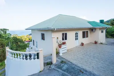 Image de Maison de vacances Beau Vallon pour 2 - 7 personnes avec 3 chambres à coucher - Maison de vacances