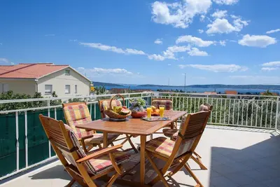 Image de Maison de vacances Kastel Luksic pour 1 - 12 personnes avec 6 chambres à coucher - Maison de vacance