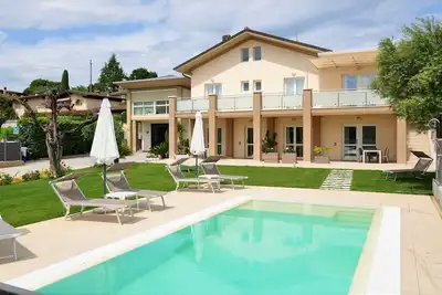 Image de Ginkgo | Garda Bloom Holiday Apartments at Lake Garda