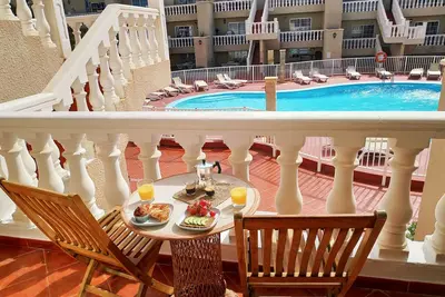 Image de Sunny apartment with terrace and pool only a few steps from the beach