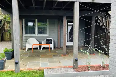 Image de Designer Apartment with Brand New Bathroom and All the Amenities!