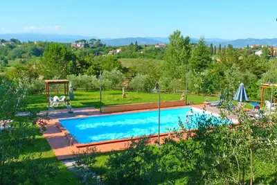 Image de Appartement dans une maison de vacances avec climatisation, piscine, Wifi, animaux admis, parking