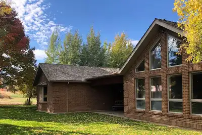 Image de Beautiful House on the River!