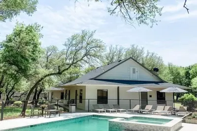 Image de Secluded Poolside Getaway where Boutique Hotel Vibes meet Nature