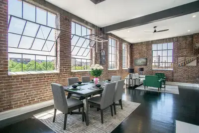 Image de “Rail Yard Loft On Morris”, Downtown! Brides, Weddings, Photographers Come See!