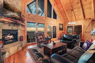 Image de Stunning Views! Hot tub, pool, arcade, close to everything! 5 star Superhost