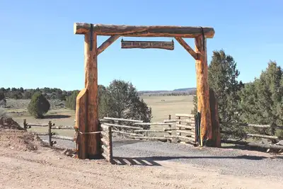 Image de Tack Room Studio on 280 acre Sevier River Ranch - 1 King and 2 Twin Beds