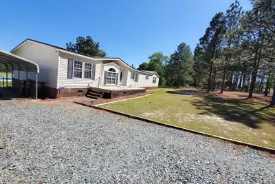Image de Quiet country living only minutes from town & golf.