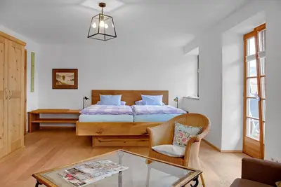 Image de Charmant appartement \"Holunder\" avec vue sur les montagnes, Wi-Fi, balcon et jardin