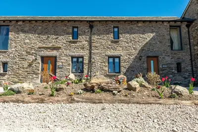 Image de Patton Hall Cottages - Two identical adjoining 3-bed cottages, on a working farm