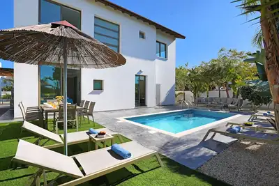 Image de Villa Apollonia - Brand new villa walking to Trinity Beach