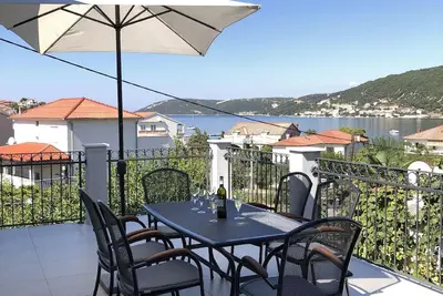 Image de Appartement de vacances Supetarska Draga pour 4 - 8 personnes avec 4 chambres à coucher - Maison de