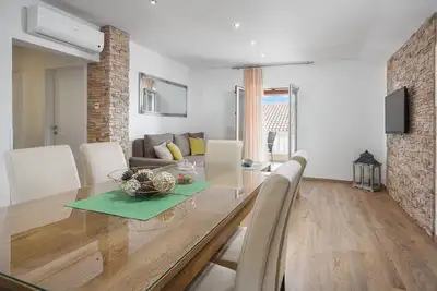 Image de Appartement de vacances Vodice pour 1 - 4 personnes avec 2 chambres Ă coucher - Maison de vacances