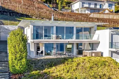 Image de Magnifique 4br Villa avec Lake View