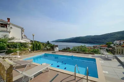 Image de Maison de vacances Rabac pour 1 - 8 personnes avec 4 chambres à coucher - Maison mitoyenne