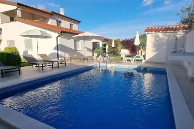 Image de Appartement de vacances Buje pour 1 - 4 personnes avec 2 chambres Ă coucher - Maison de vacances