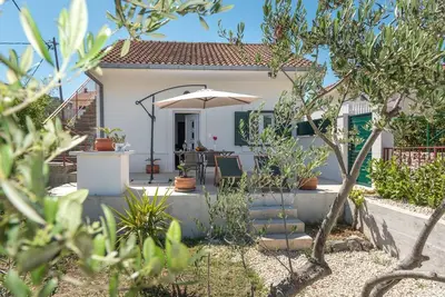 Image de Maison de vacances Vinišće pour 1 - 6 personnes avec 2 chambres à coucher - Maison de vacances