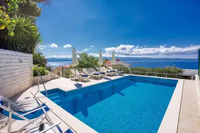 Image de Appartement de vacances pour 4 personnes  + 2 enfants env. 168 qmà Omiš, Dalmatie (Centre de la Dalmatie)