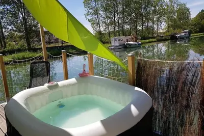 Cottage flottant insolite jacuzzi privé