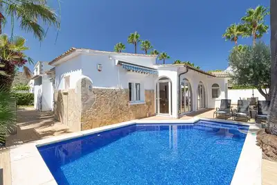Image de Villa pour 6 personnes, avec piscine, wifi, à 10 minutes à pied de la plage