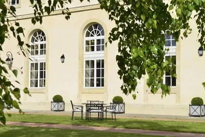 Image de 220 m2 furnished apartment facing the cathedral, historic center of Bayeux