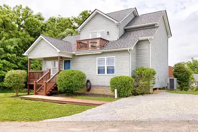 Image de Lake Livin' & Bourbon Sippin' - Taylorsville Lake