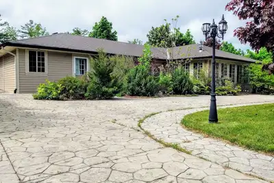 Image de Ipperwash bliss sleep 5 hear the waves ☀️🌊