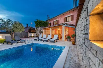 Image de Maison de vacances Kanfanar pour 1 - 6 personnes avec 3 chambres à coucher - Maison de vacances
