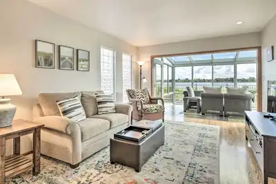 Image de Ideally Located San Francisco Bay Home w/ Sunroom!