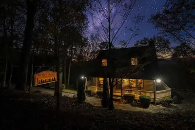 Image de Perfect getaway! Terrific long range views, corn hole, firepit, hot tub, pool table
