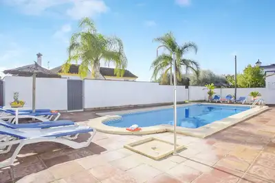 Image de Superbe chalet familial à Villanueva avec piscine privée, jardin, terrasse et Wi-Fi