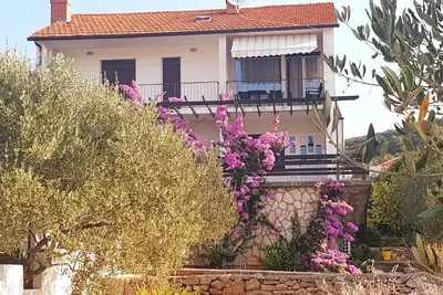 Image de Appartement de vacances Stari Grad pour 4 - 6 personnes avec 3 chambres Ă coucher - Maison mitoyenne