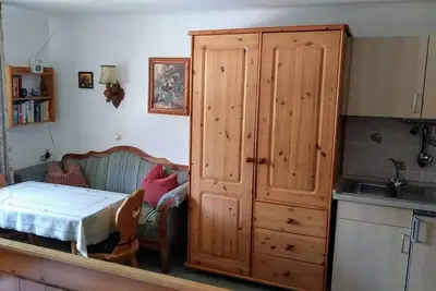 Image de Appartement (21qm) Obergeschoß, kombiniertes Wohn-Schlafzimmer, Kochnische, Wlan, max. 2 Personen