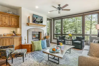 Image de 104 Highlands Westview, Ski-In/Ski-Out, Pool, Hot Tub, Mountain Modern