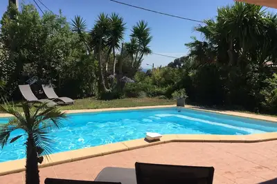 Image de Villa climatisée de 150m2 rénovée avec piscine à proximité des plages