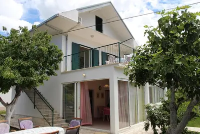 Image de Maison de vacances Rogoznica pour 1 - 10 personnes avec 4 chambres à coucher - Maison mitoyenne