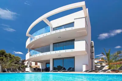 Image de Maison de vacances pour 12 personnes env. 385 qmà Premantura, Istrie (Istrische Riviera)