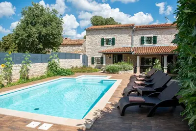 Image de Maison de vacances Zminj pour 1 - 8 personnes avec 3 chambres à coucher - Maison mitoyenne