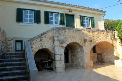 Image de Maison de vacances Grižane pour 1 - 6 personnes avec 3 chambres à coucher - Maison de vacances