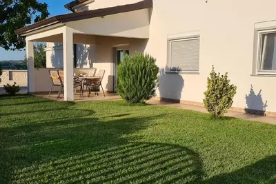 Image de Appartement de vacances Buje pour 1 - 4 personnes avec 2 chambres à coucher - Maison de vacances