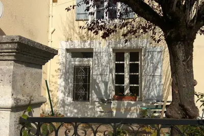 Image de Lovely traditional riverside cottage