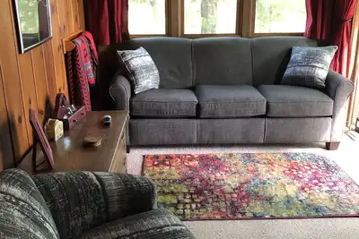 Image de Knotty Pine Cabin sur le Lac