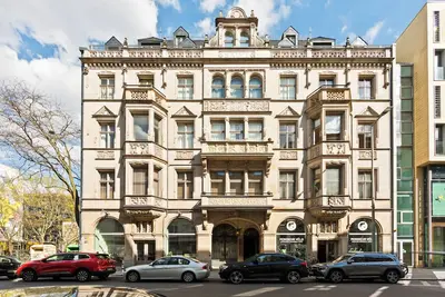 Image de Downtown Landmark near Checkpoint Charlie - fully preserved historic landmark