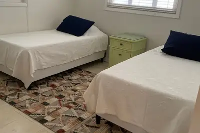 Image de House 2 bedroom 2 bath Large enclosed porch overlooking canal with boat dock