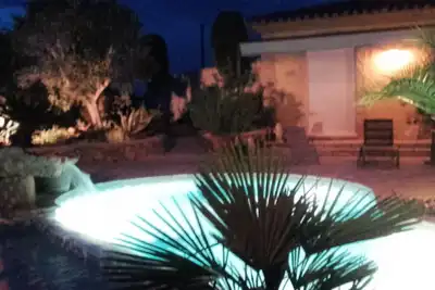 Image de maison / villa individuelle avec piscine privée  proche du pont du Gard