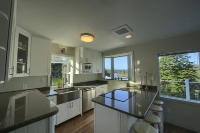 Image de Hilltop Lake View with Nature all around